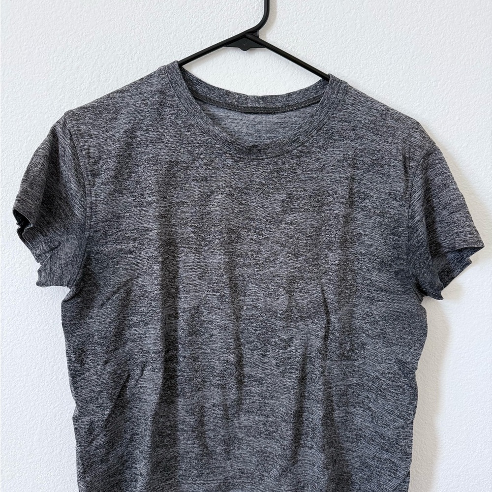 lululemon athletica Women's Heather Gray Short Sleeve Tee